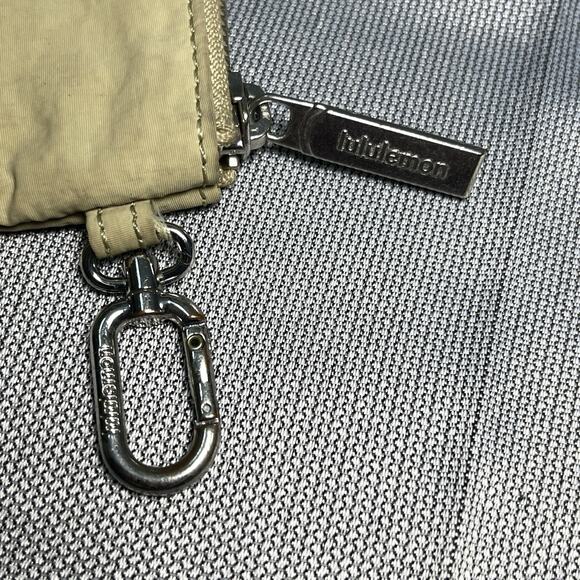 Lululemon Pouch Wristlet Beige Recycled Nylon Zip with Carabiner Clip Incomplete - Picture 4 of 9